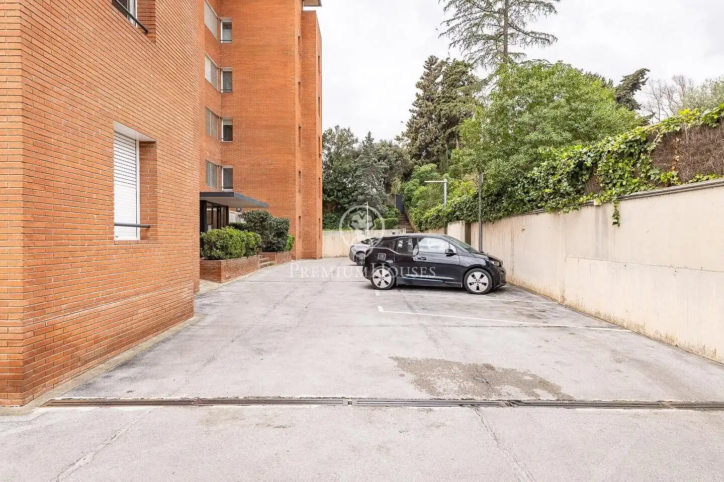 Parking of Flat for sale in Esplugues de Llobregat  with Air Conditioner, Heating and Private garden