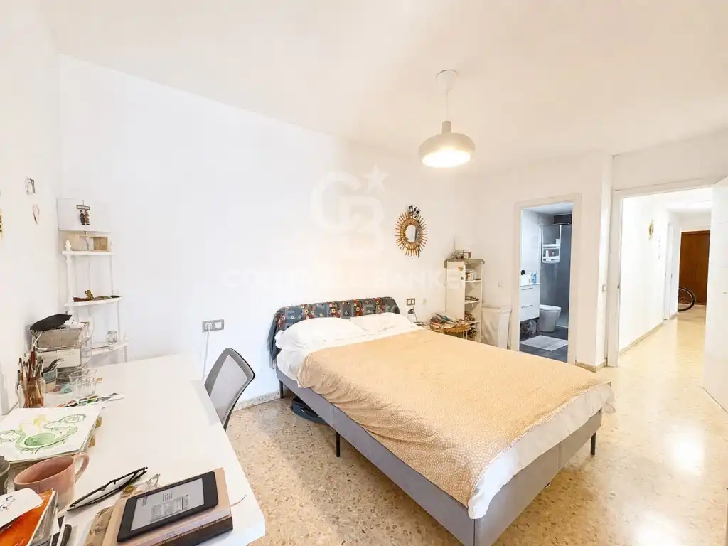 Bedroom of Flat for sale in Valencia