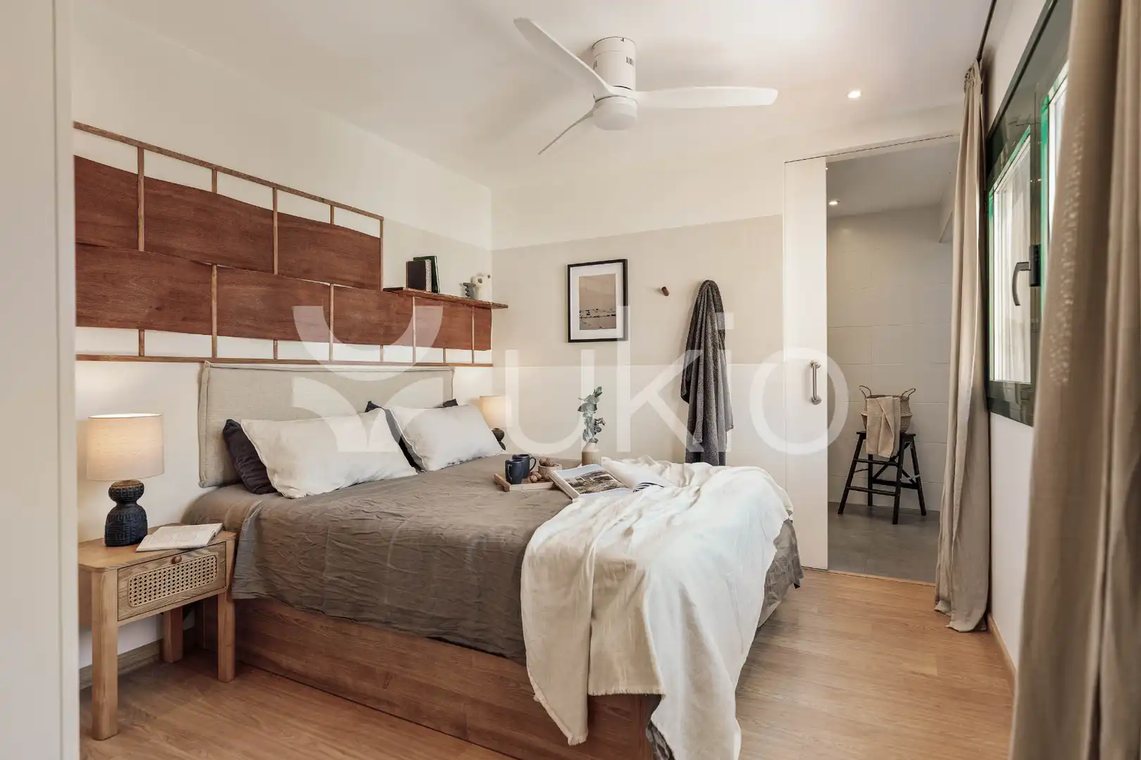 Dormitori de Apartament de lloguer en Barcelona amb Aire condicionat, Calefacció i Moblat