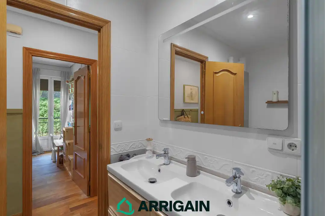 Baño de Piso en venta en Pasaia con Calefacción y Balcón