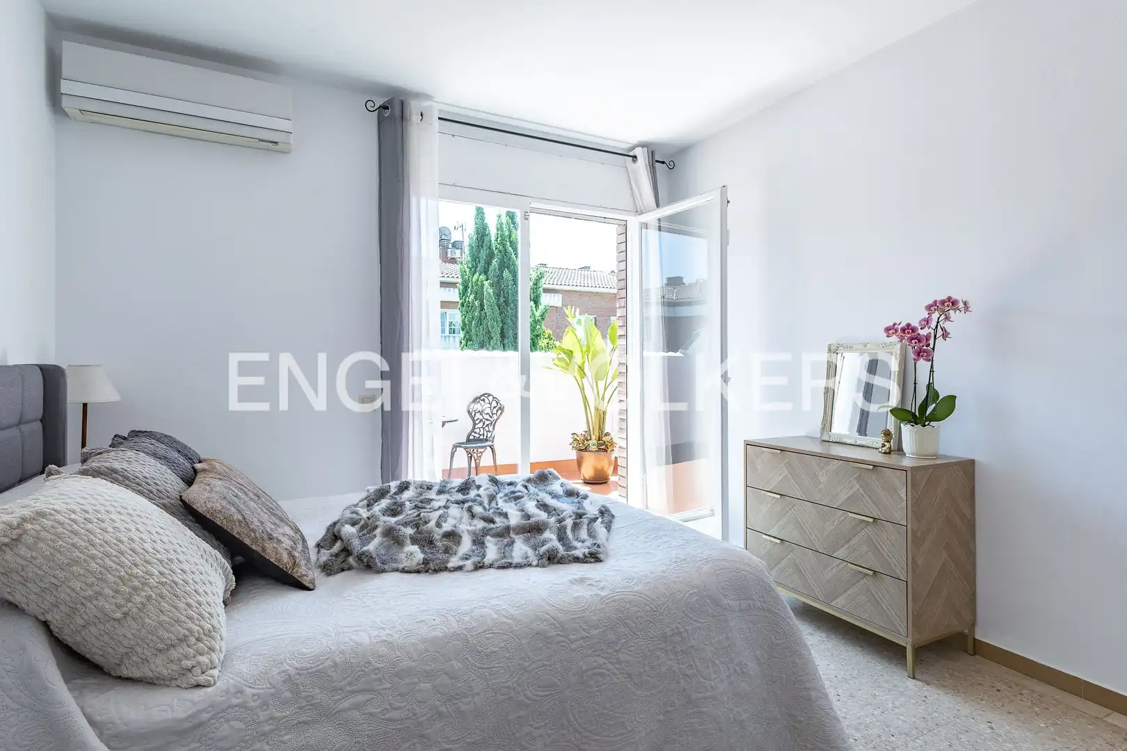 Dormitori de Casa o xalet en venda en Sant Cugat del Vallès amb Aire condicionat, Calefacció i Jardí privat