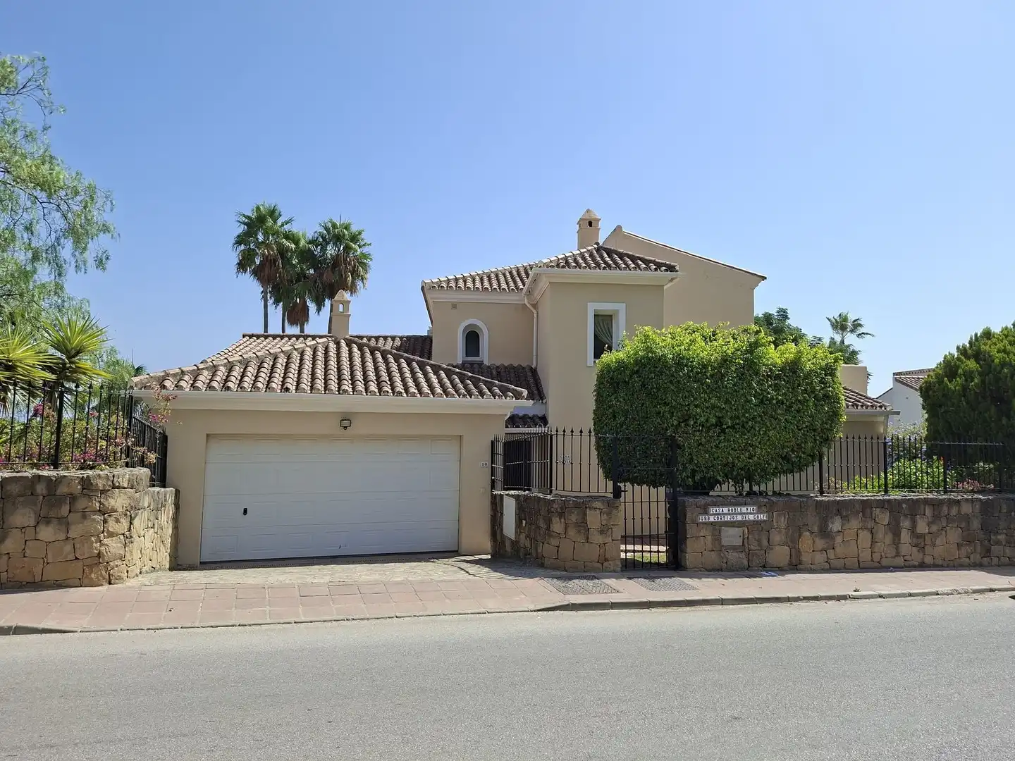 Chalet con piscina en venta en Puerto de la Duquesa