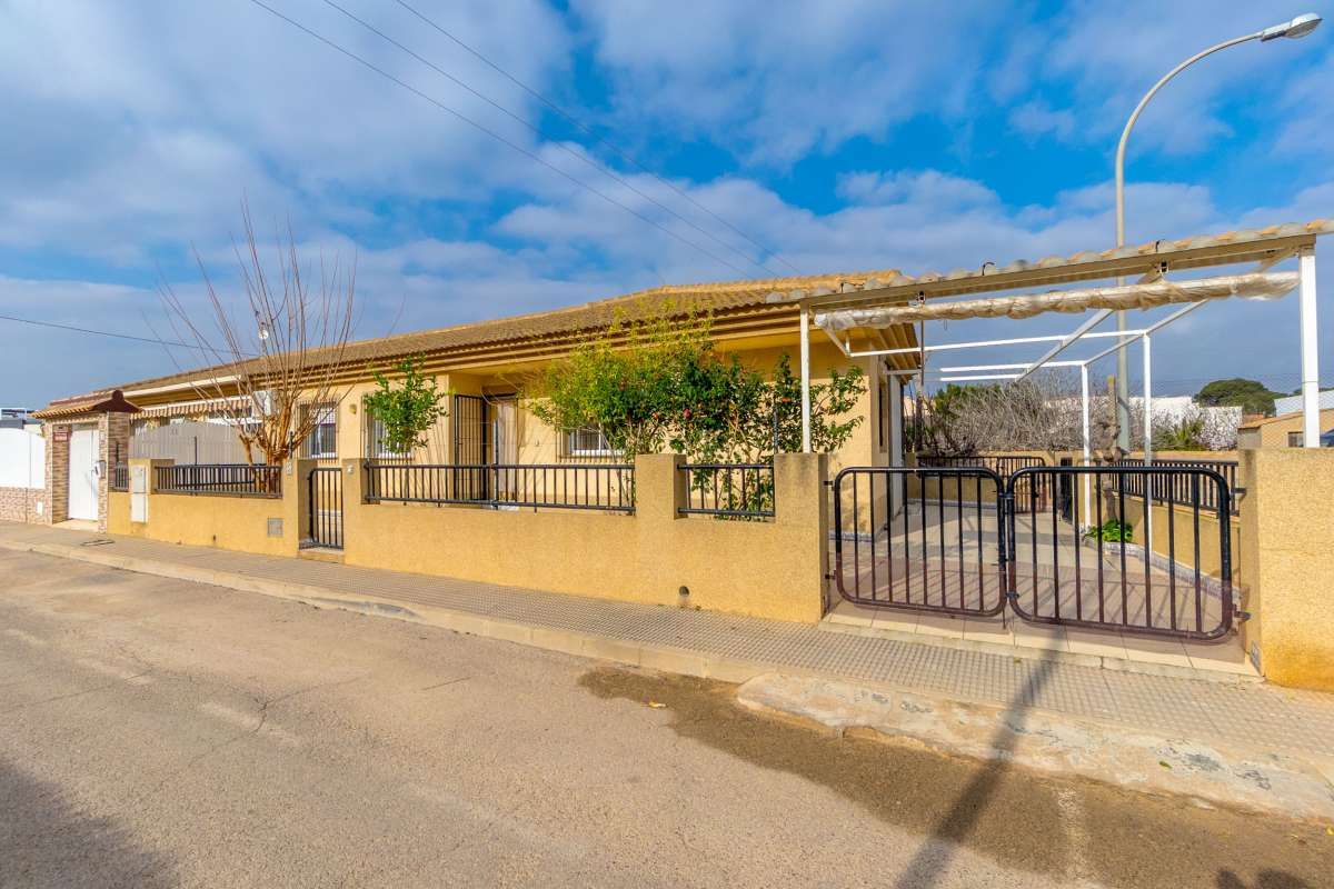 Exterior view of Single-family semi-detached for sale in San Pedro del Pinatar  with Furnished