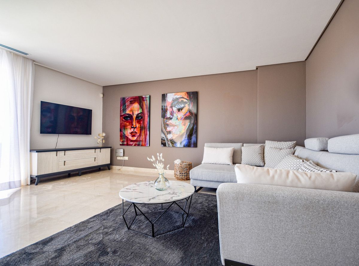 Sala d'estar de Àtic de lloguer en Marbella amb Aire condicionat, Jardí privat i Traster