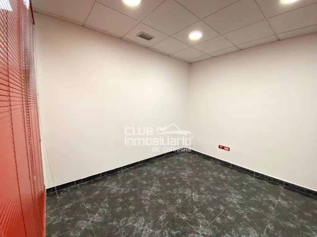 Commercial properties for rent in Santa Cruz de Tenerife  with Air Conditioner