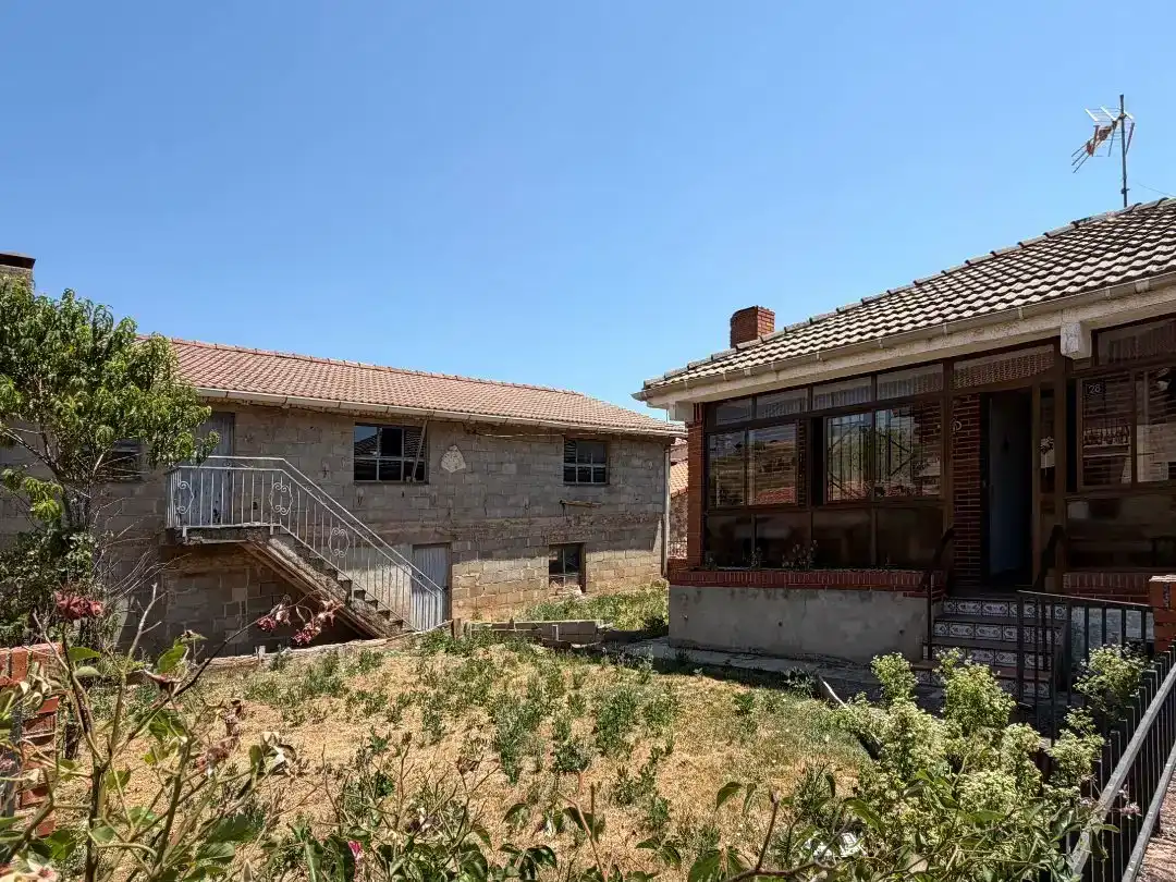 Vista exterior de Piso en venta en Contreras con Jardín privado y Amueblado