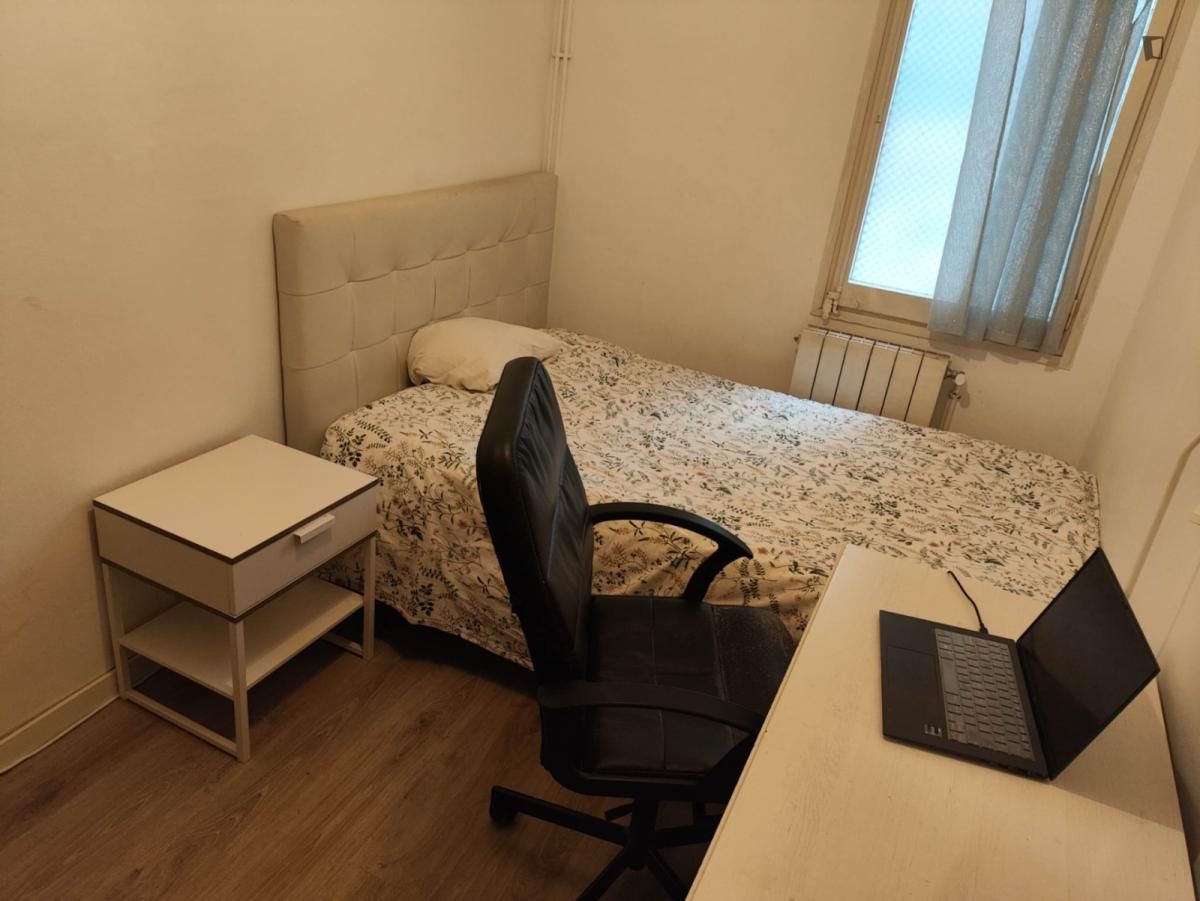 Bedroom of Apartment to share in  Barcelona Capital  with Heating, Furnished and Oven