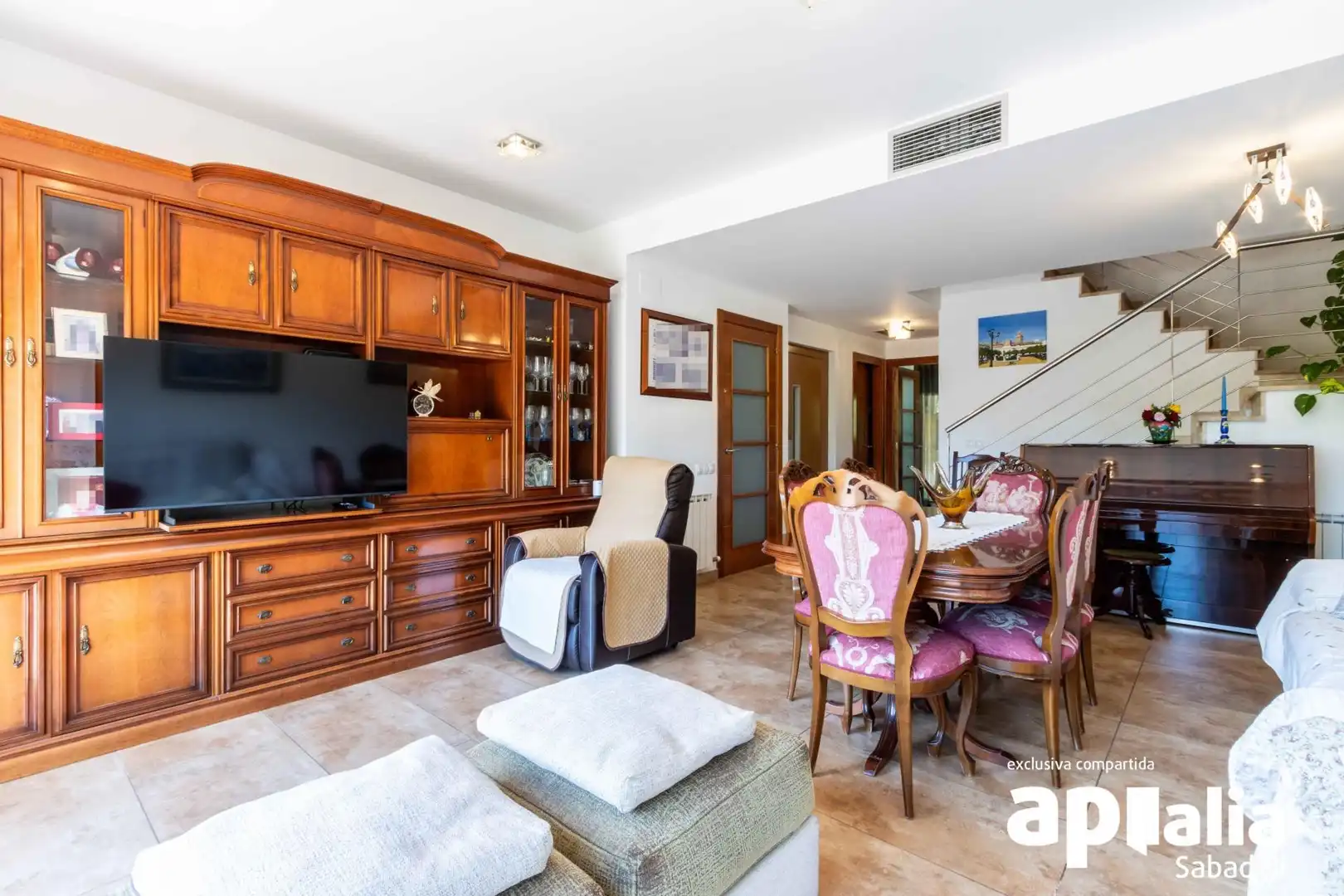 Sala d'estar de Casa o xalet en venda en Castellar del Vallès amb Aire condicionat, Calefacció i Jardí privat