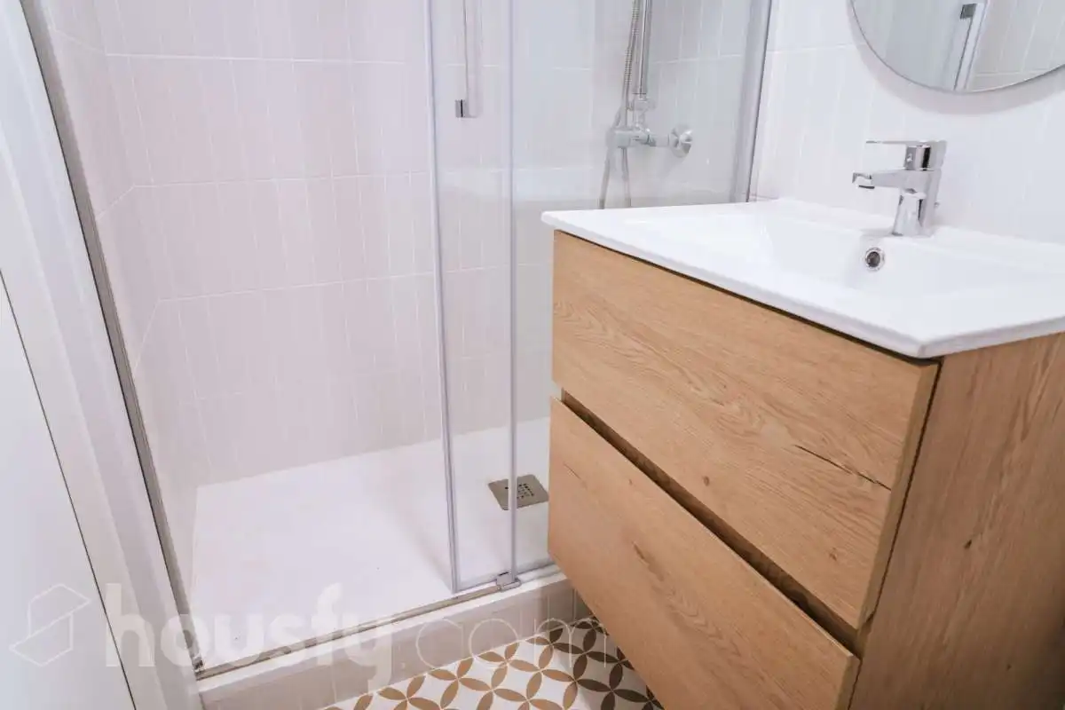 Baño de Estudio de alquiler en Madrid con Amueblado