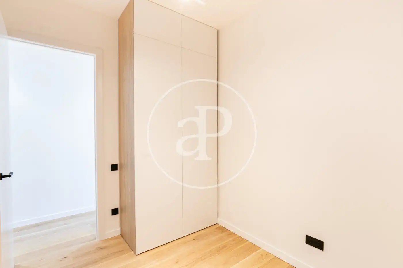 Schlafzimmer von Wohnung zum Verkauf in Barcelona mit Klimaanlage und Heizung