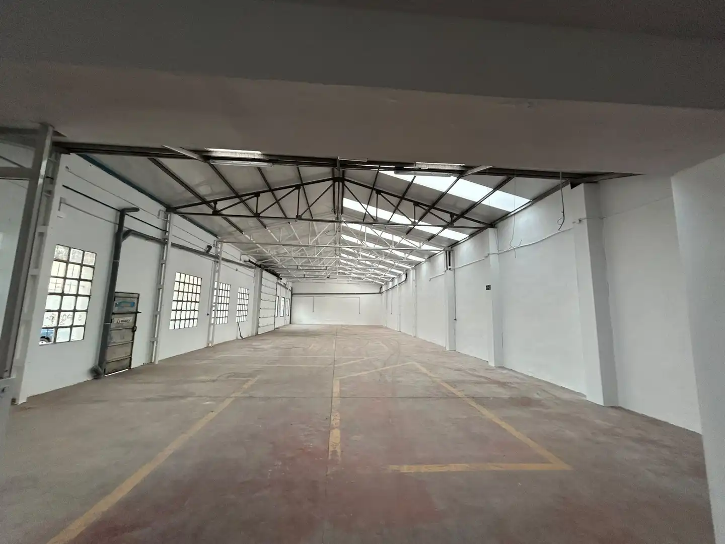 Business premises for sale in Vía Complutense 111, imagen 6