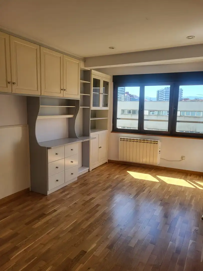 Habitación de Piso de alquiler en Gijón  con Calefacción, Parquet y Amueblado