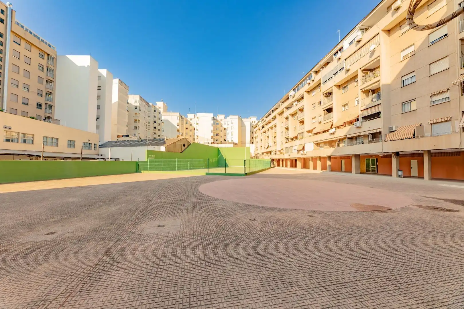 Vista exterior de Piso en venta en Valencia con Trastero, Balcón y Alarma