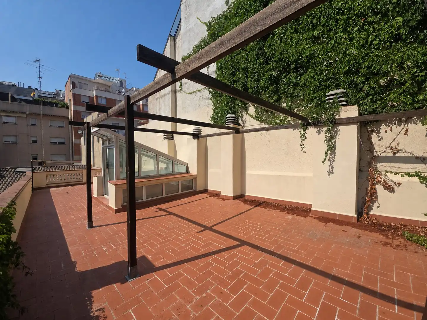 Terrassa de Casa adosada en venda en Barcelona amb Calefacció, Jardí privat i Terrassa
