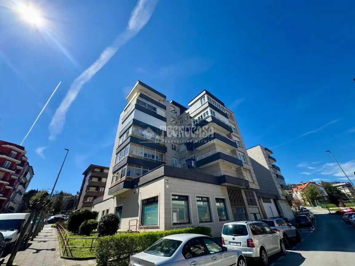 Vista exterior de Piso en venta en El Astillero   con Calefacción, Parquet y Terraza
