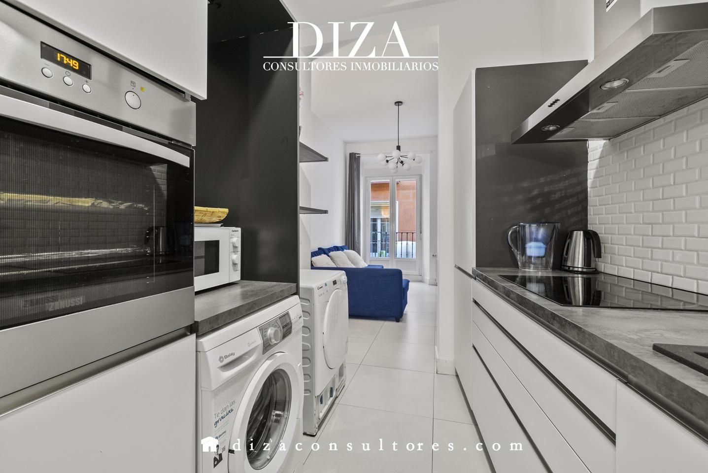 Kitchen of Flat for sale in  Madrid Capital  with Air Conditioner, Heating and Furnished
