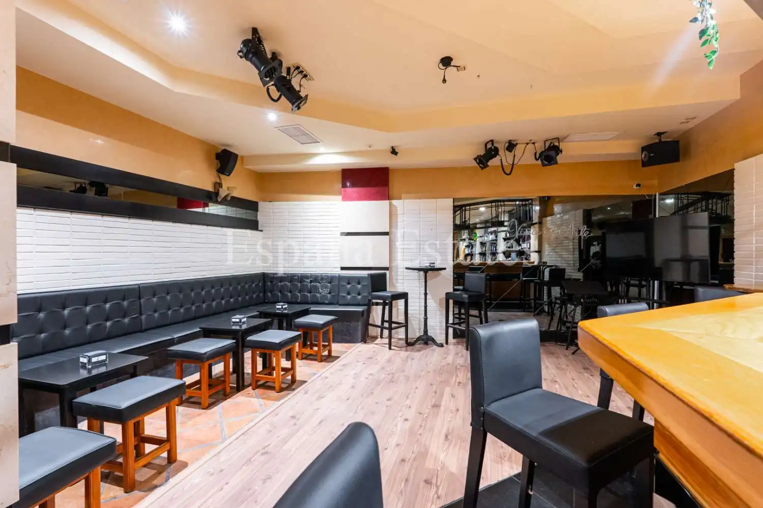 Local en venta en Nerja con Aire acondicionado