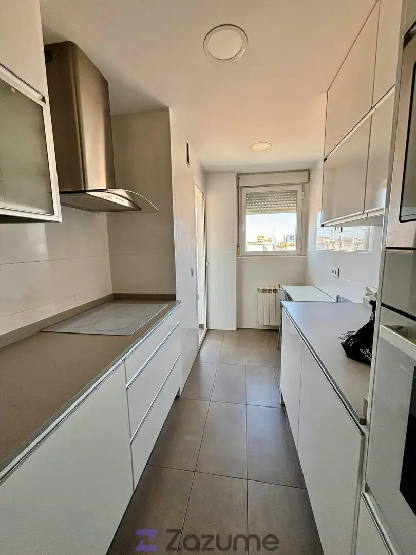 Cuina de Pis de lloguer en Madrid amb Aire condicionat, Calefacció i Terrassa