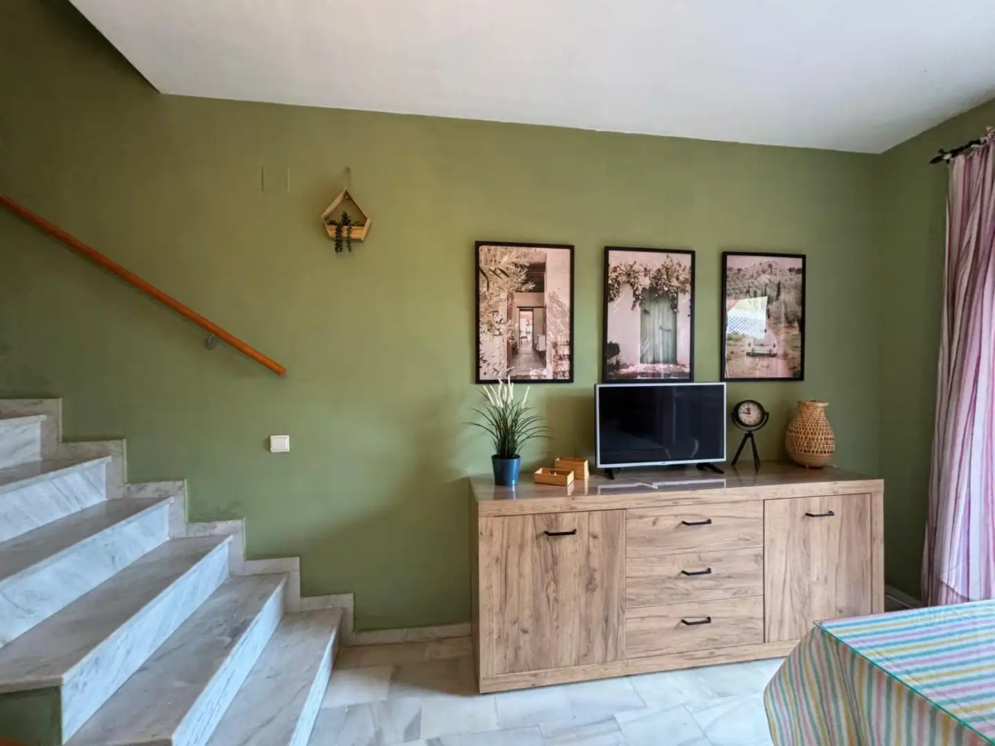 Sala de estar de Casa adosada en venta en Islantilla con Terraza, Trastero y Piscina comunitaria