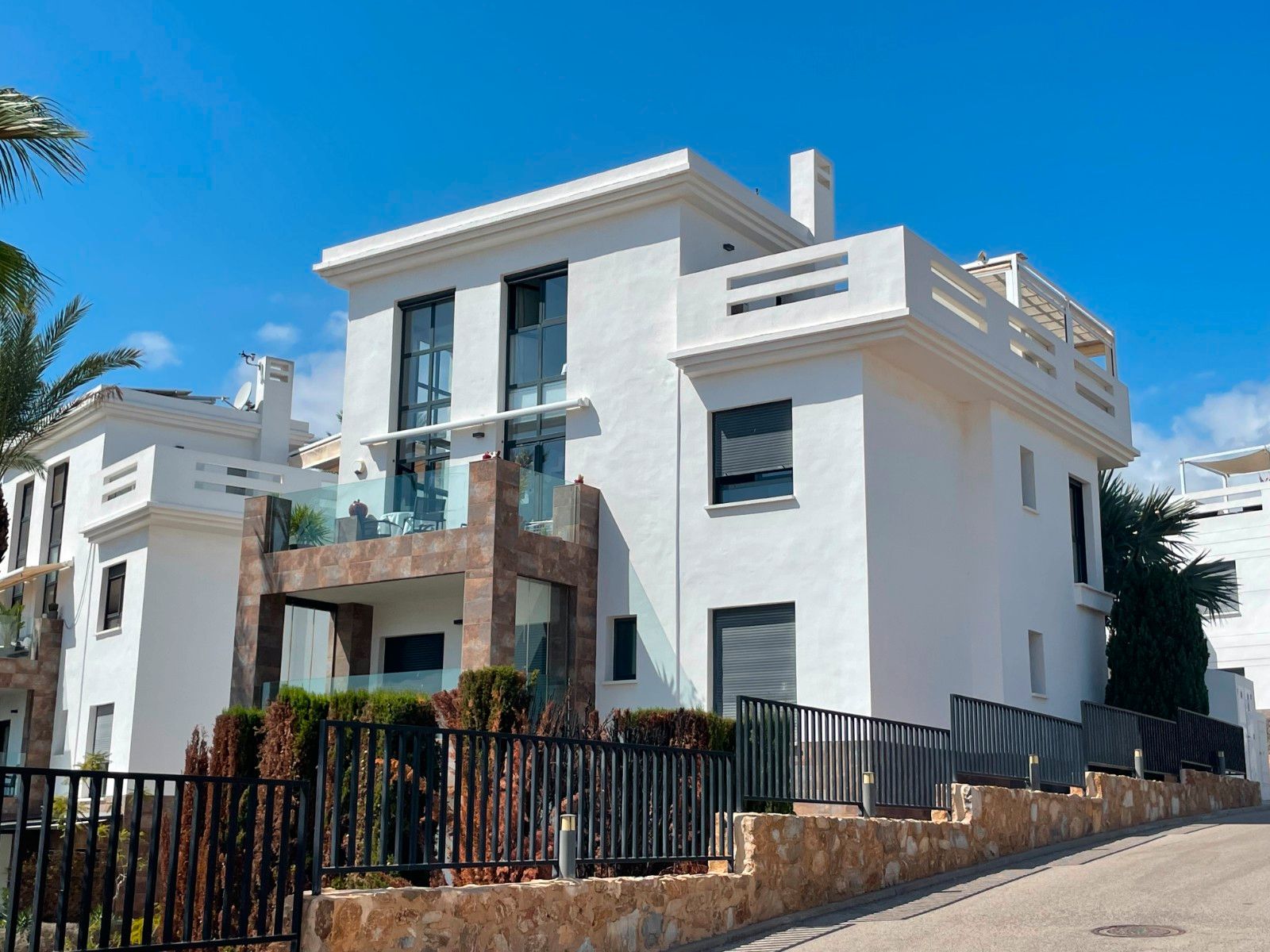Vista exterior de Àtic en venda en Orihuela amb Aire condicionat, Terrassa i Piscina