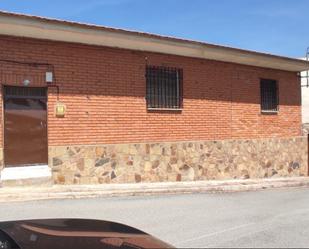 Exterior view of Single-family semi-detached for sale in Los Cortijos 