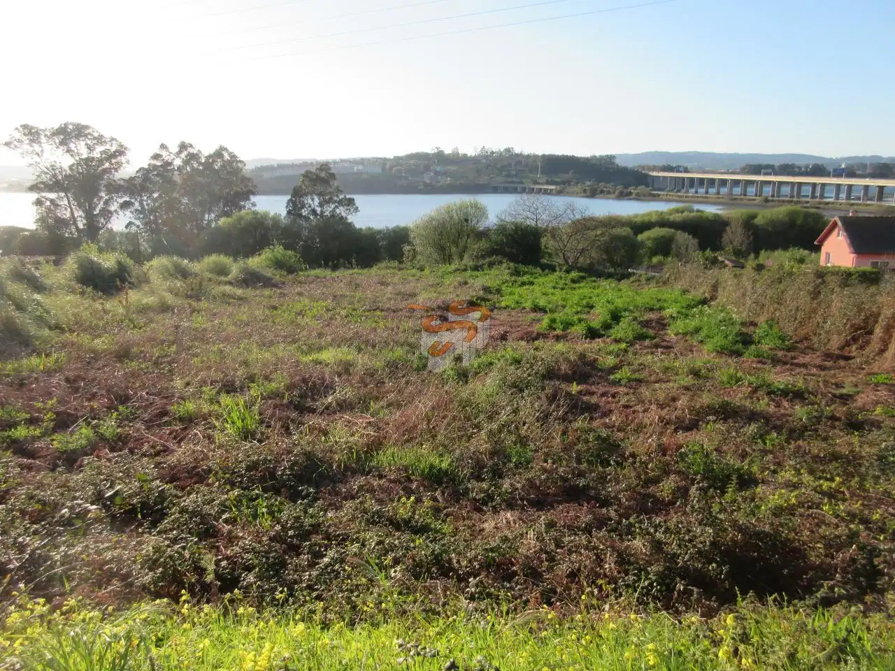 Terreno residencial en venta en Neda