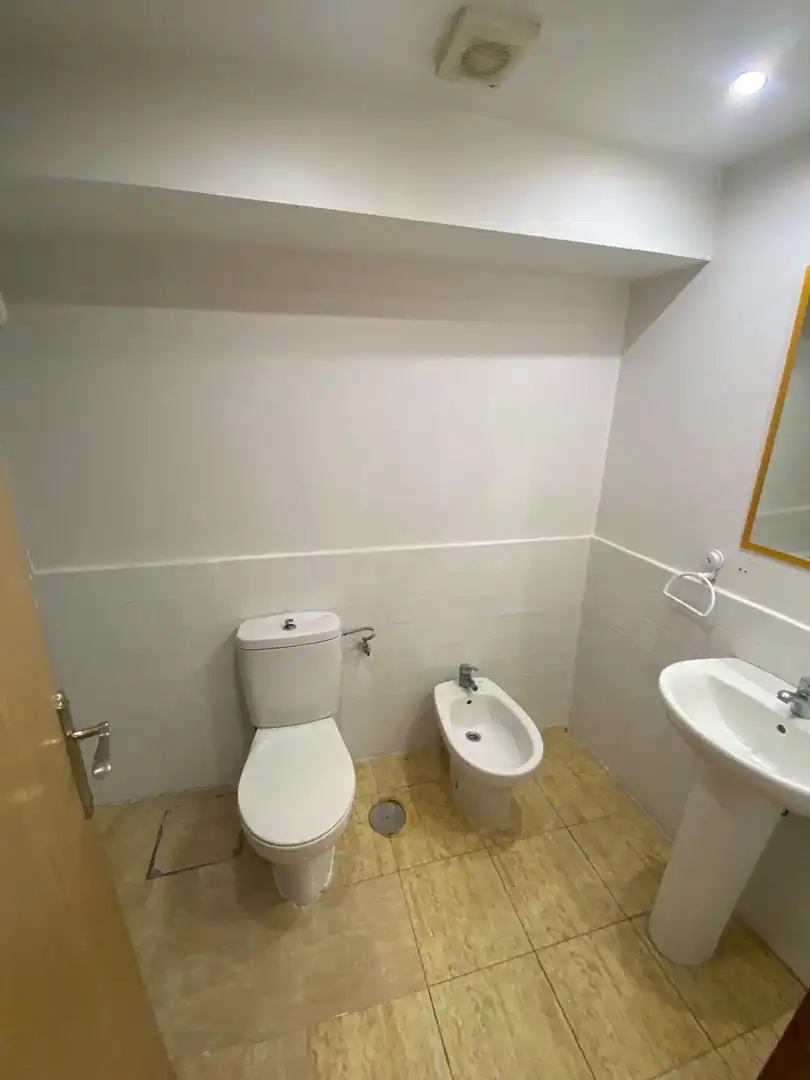 Bathroom of Flat for sale in Madrid
