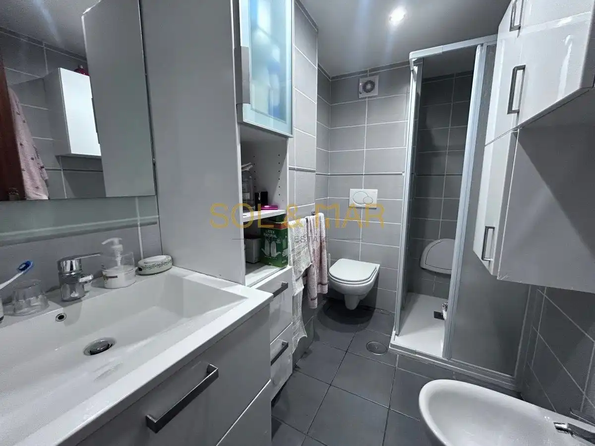 Baño de Piso en venta en Torremolinos con Calefacción, Terraza y Amueblado
