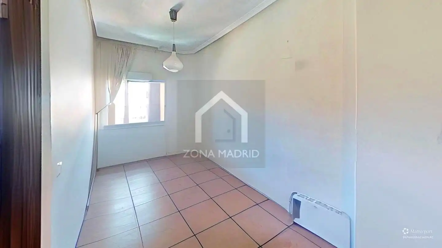 Habitación de Piso en venta en Madrid con Calefacción