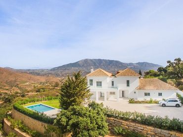 Detached house with pool for sale in La Mairena