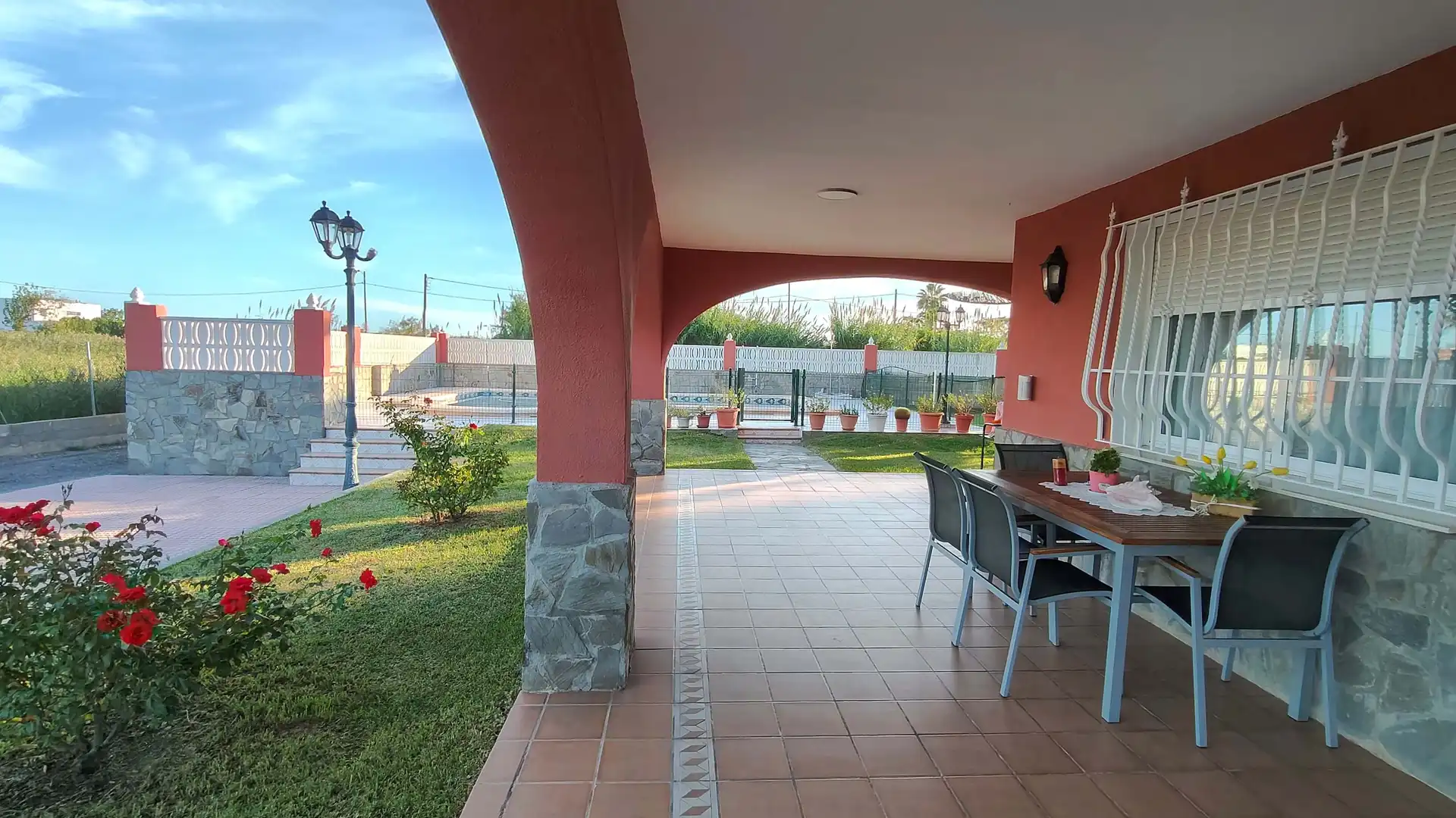 Terrassa de Casa o xalet en venda en Castellón de la Plana / Castelló de la Plana amb Calefacció, Terrassa i Piscina