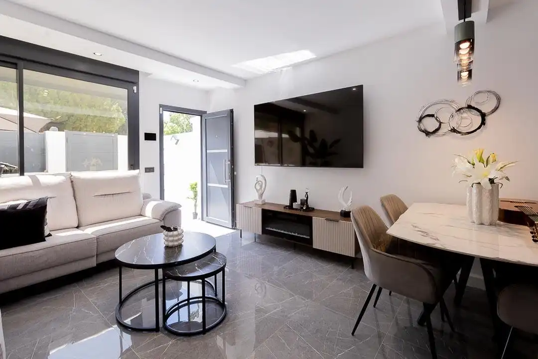 Sala de estar de Casa adosada en venta en Málaga con Aire acondicionado, Terraza y Amueblado