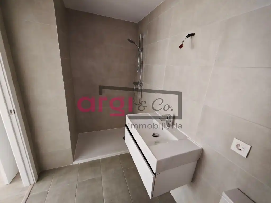 Baño de Piso de alquiler en Viladecans con Aire acondicionado y Balcón