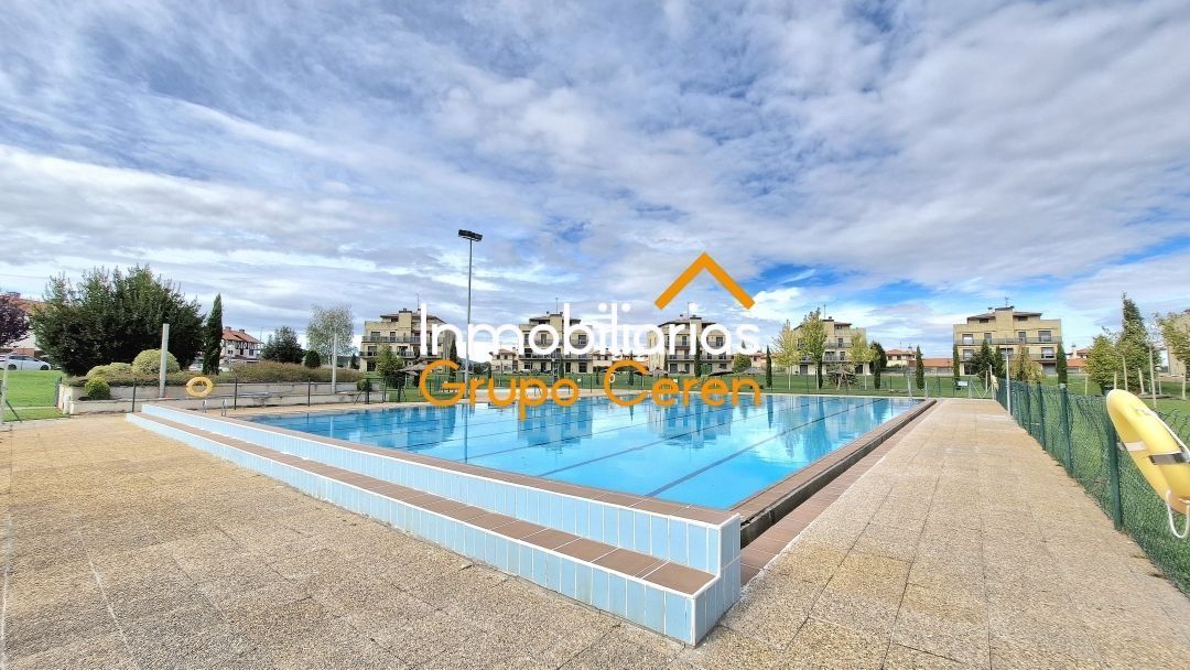 Apartamento en venta en Avenida La Rioja, Cirueña