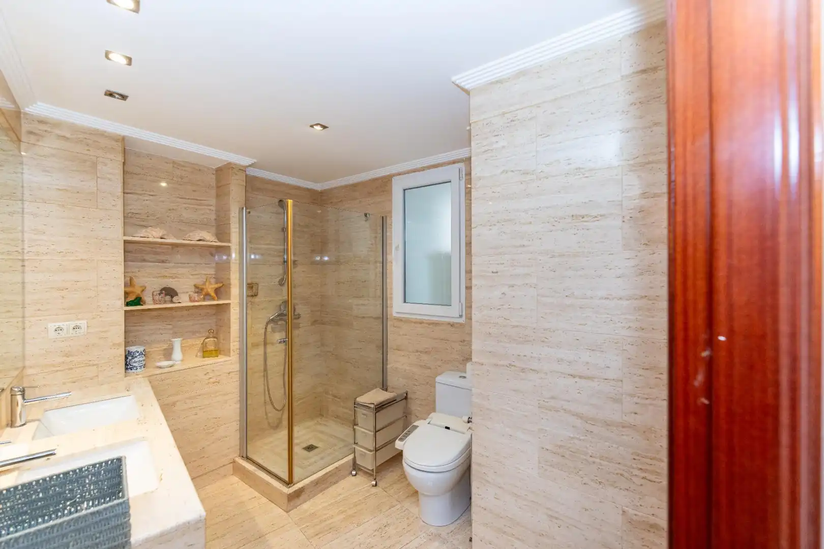 Bathroom of Flat for rent in Granada  with Air Conditioner, Furnished and Balcony