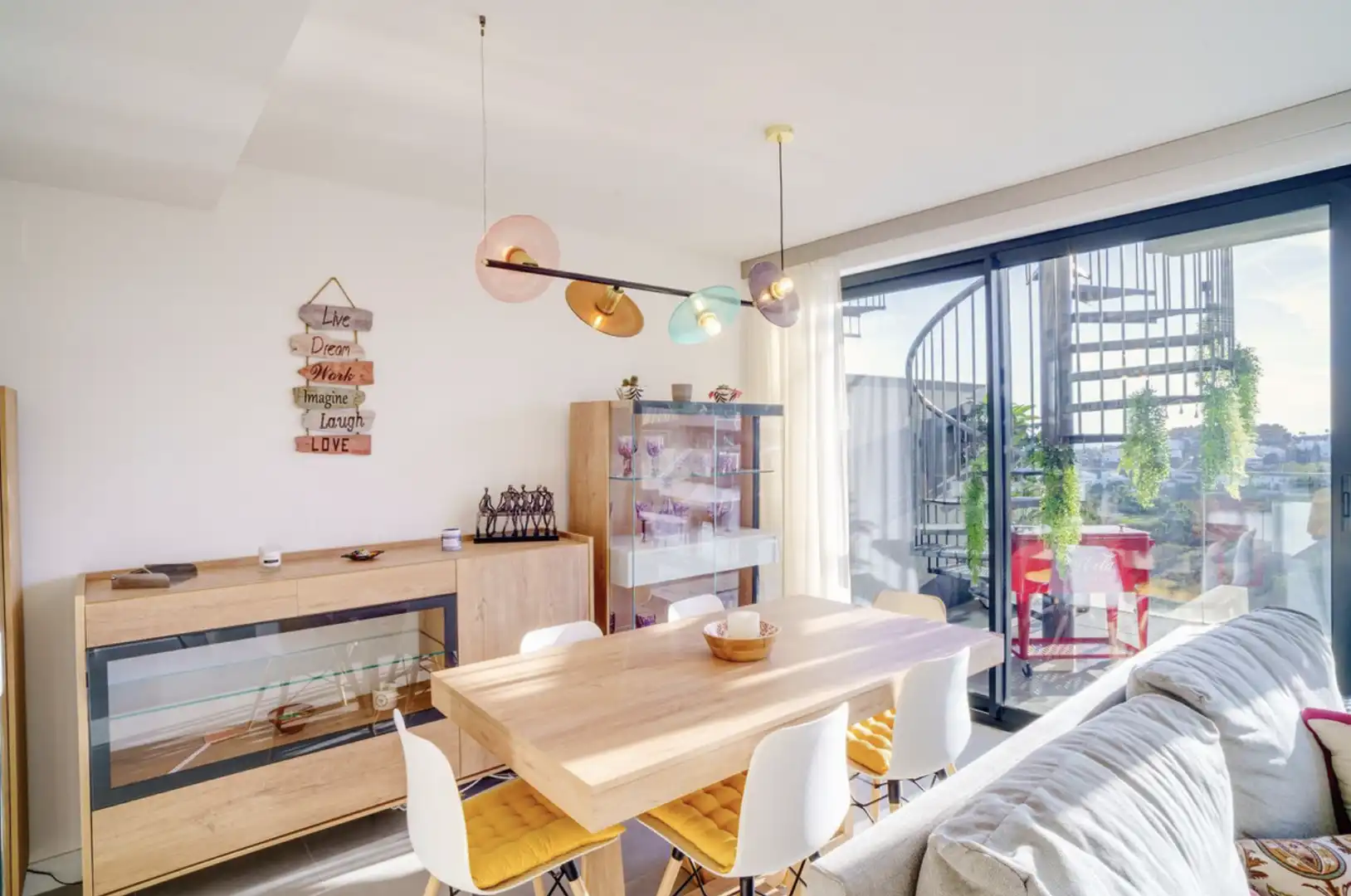 Menjador de Apartament de lloguer en Estepona amb Aire condicionat, Terrassa i Moblat