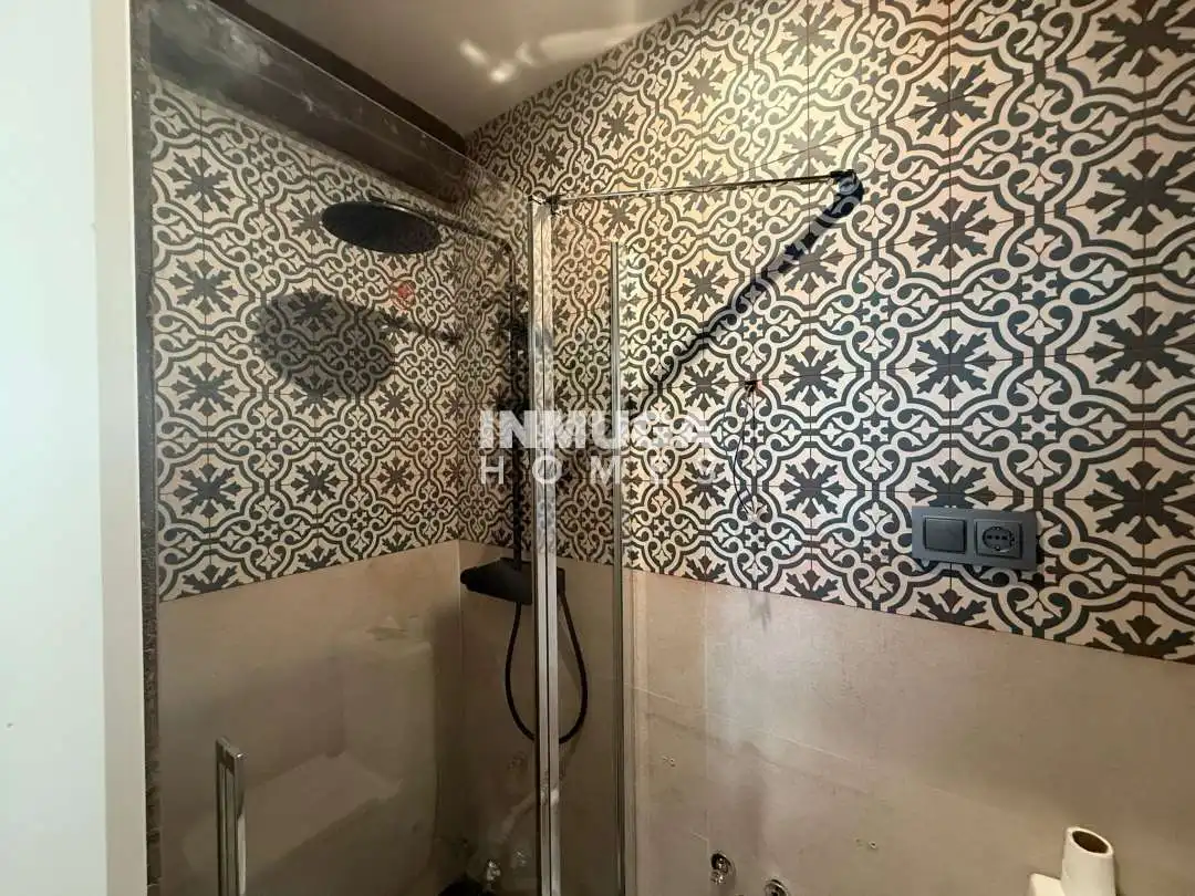 Bathroom of Flat for sale in Madrid  with Air Conditioner, Heating and Terrace