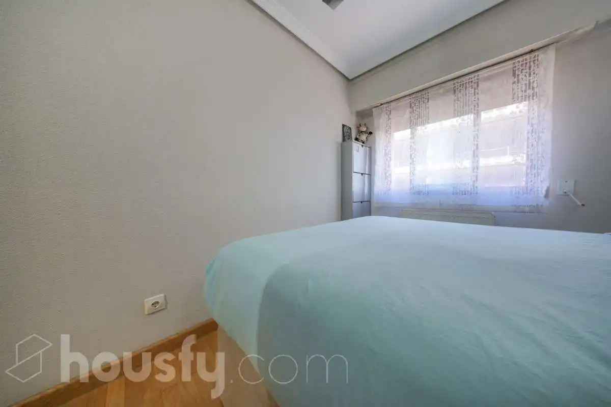 Flat with balcony for sale in Calle de Albalá ., imagen 10