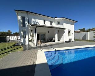 Vista exterior de Casa o xalet de lloguer en Marbella amb Aire condicionat, Terrassa i Piscina