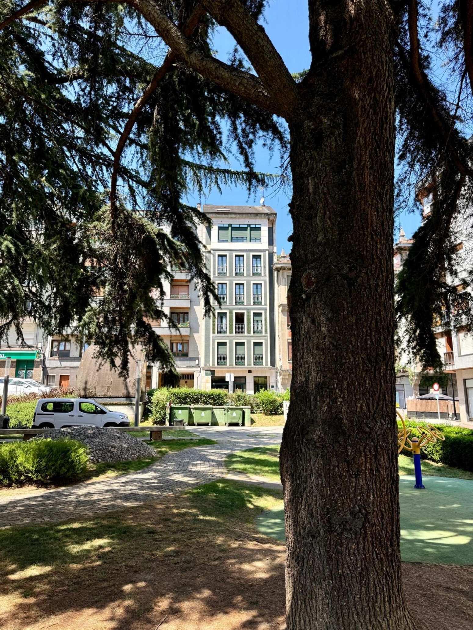 Vista exterior de Pis en venda en Lena amb Calefacció i Traster