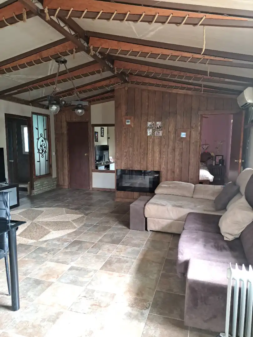 Sala d'estar de Finca rústica en venda en Dos Hermanas amb Aire condicionat, Jardí privat i Moblat