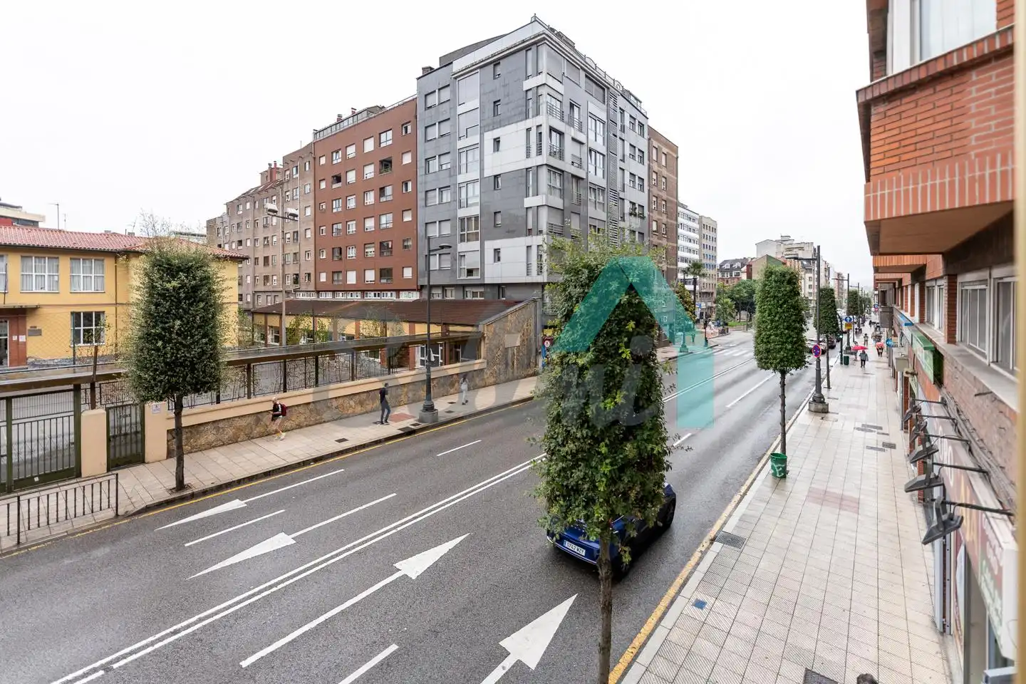 Vista exterior de Estudi de lloguer en Oviedo  amb Calefacció, Traster i Moblat