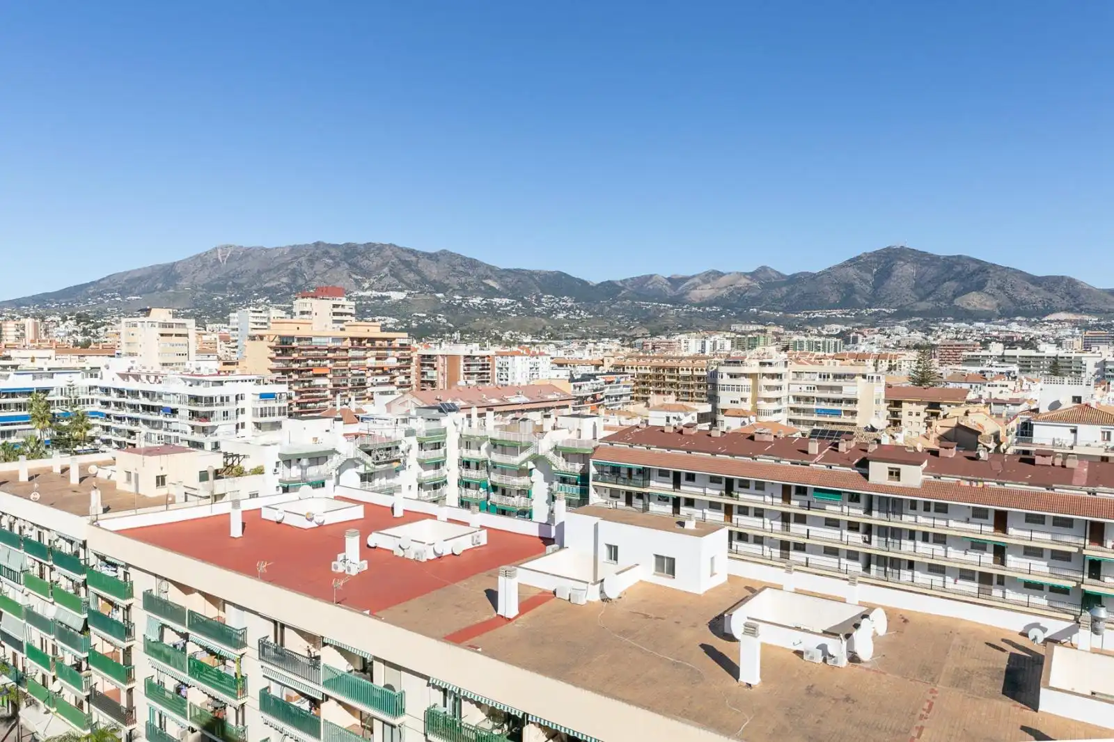 Außenansicht von Dachboden zur Miete in Fuengirola mit Klimaanlage, Heizung und Terrasse