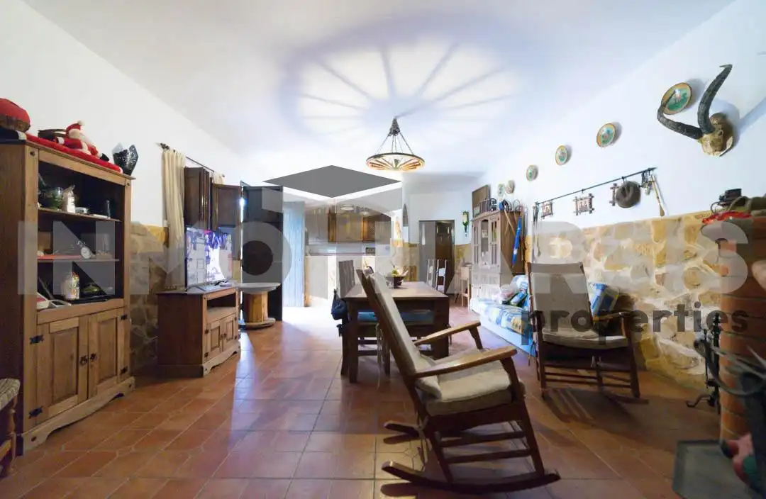 Sala d'estar de Casa o xalet en venda en Abrucena amb Jardí privat, Terrassa i Moblat
