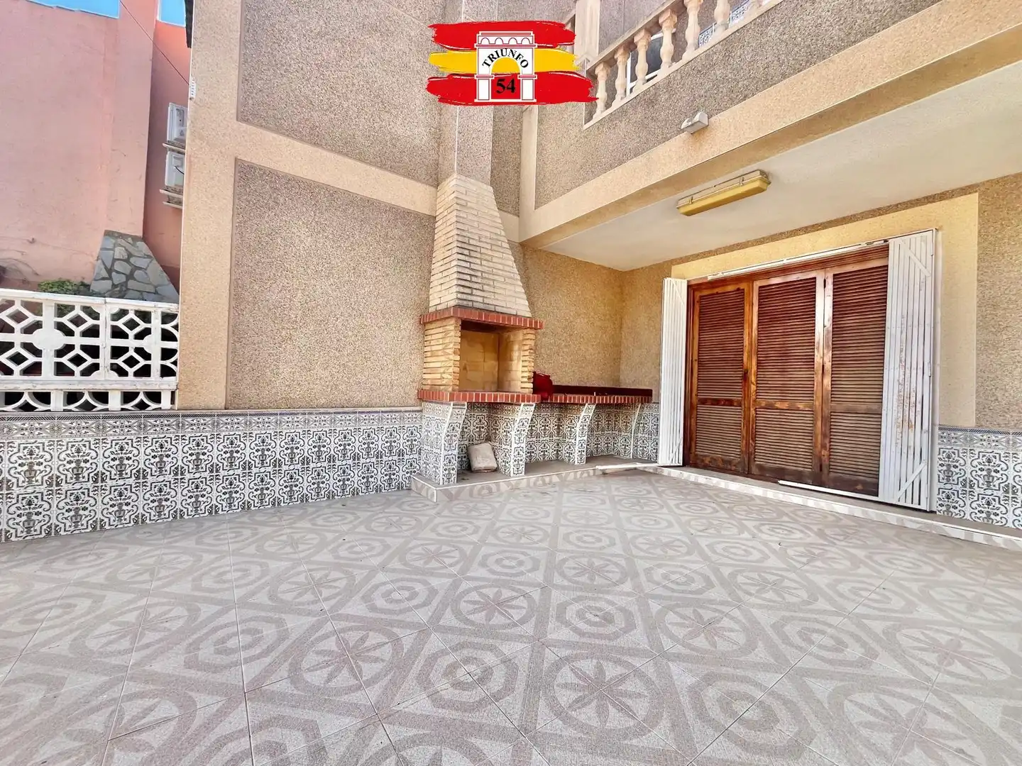 Vista exterior de Casa o chalet en venta en Torrevieja con Terraza, Amueblado y Balcón