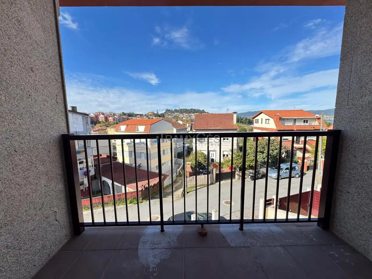 Vista exterior de Casa adosada en venta en Vigo  con Calefacción, Jardín privado y Terraza