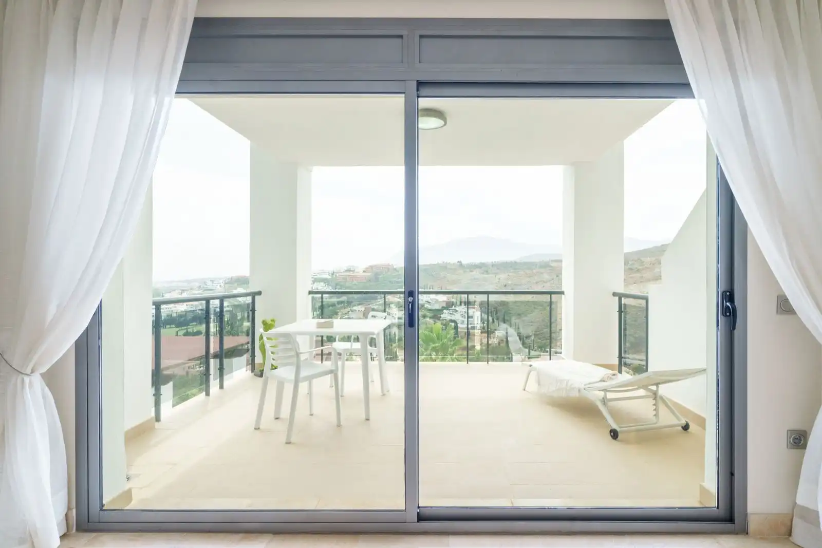 Terrasse von Wohnung zum Verkauf in Benahavís mit Terrasse, Abstellraum und Möbliert
