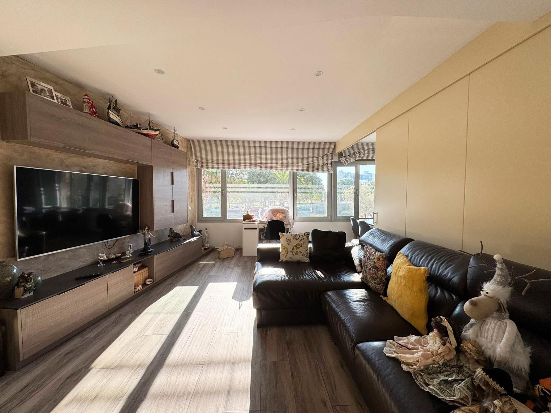 Sala de estar de Piso en venta en Sant Adrià de Besòs con Aire acondicionado, Calefacción y Parquet