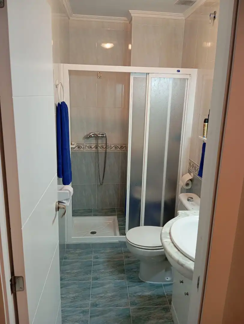 Badezimmer von Einfamilien-Reihenhaus zum Verkauf in Granada mit Heizung, Parkett und Terrasse