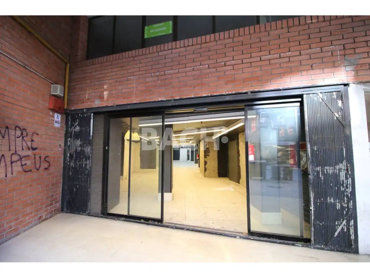 Locale commerciale in affitto a Calle Jacint Verdaguer 29, imagen 2